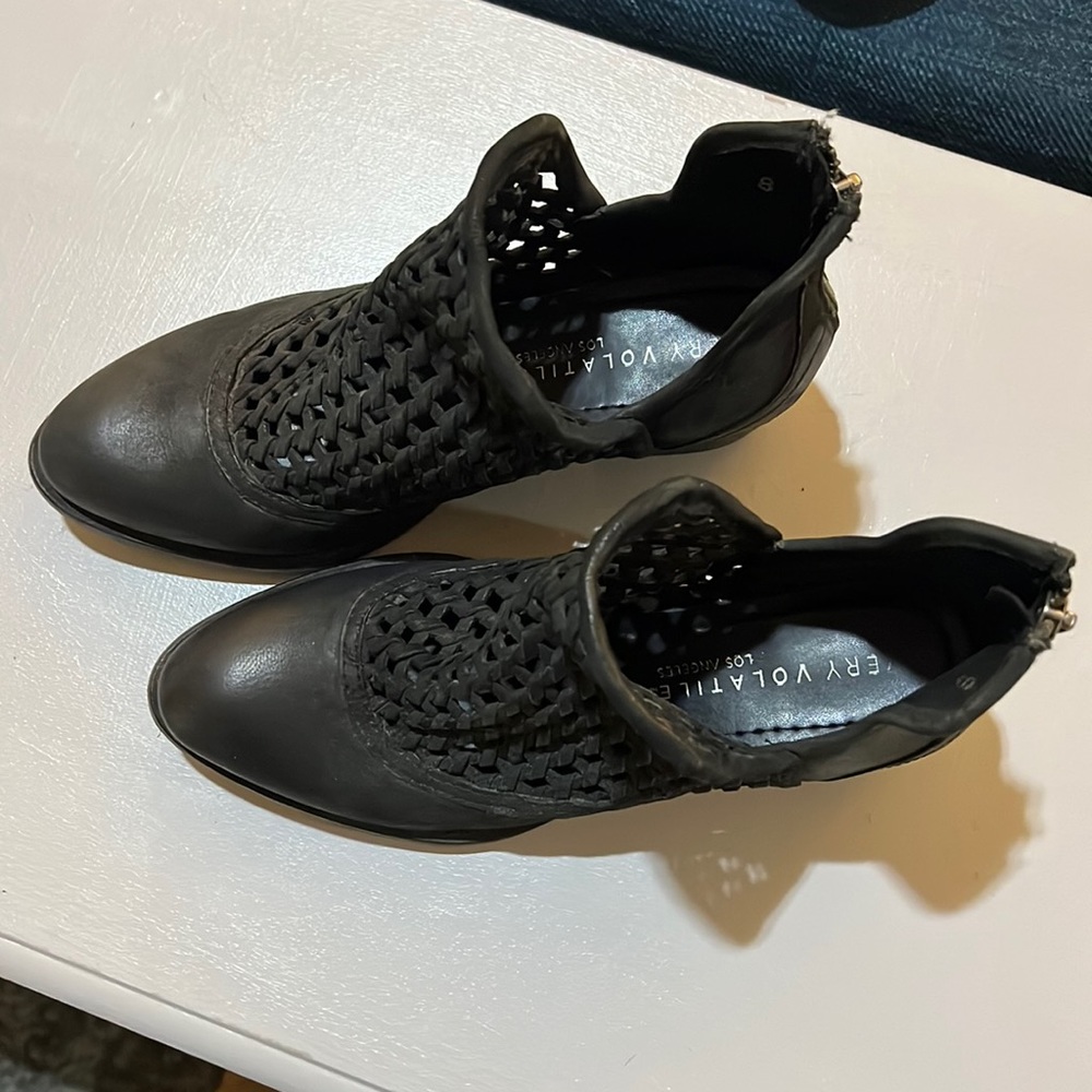 Very volatile leather boots